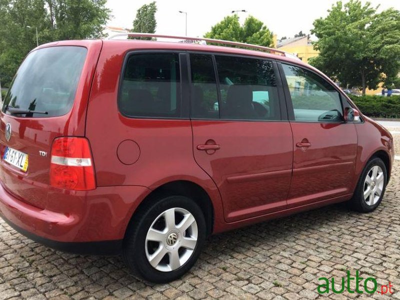 2004' Volkswagen Touran 1.9 Tdi photo #1