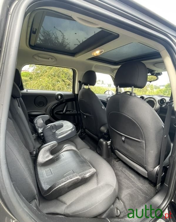 2012' MINI Countryman Cooper D photo #2