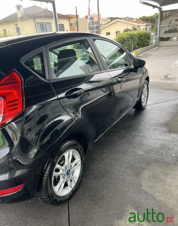 2015' Ford Fiesta photo #4