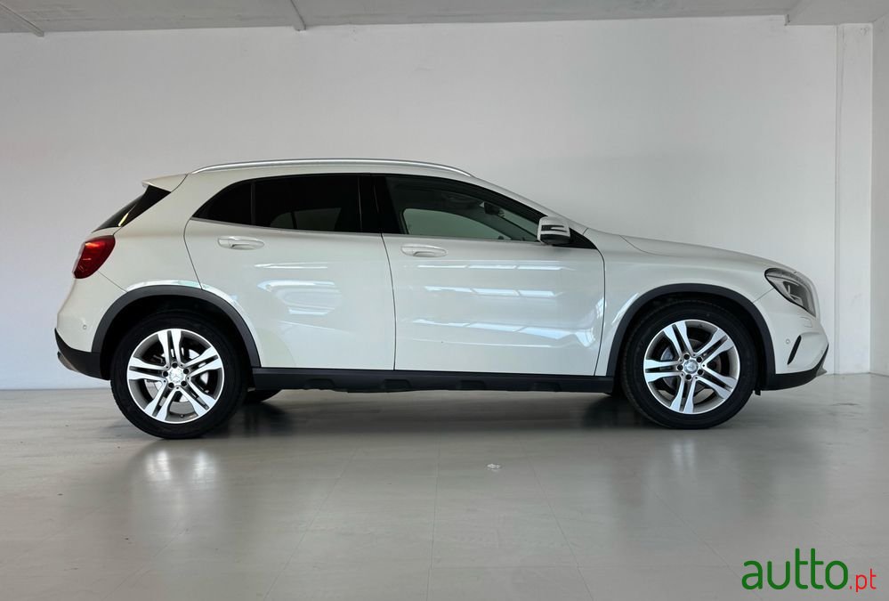 2015' Mercedes-Benz Classe Gla photo #2