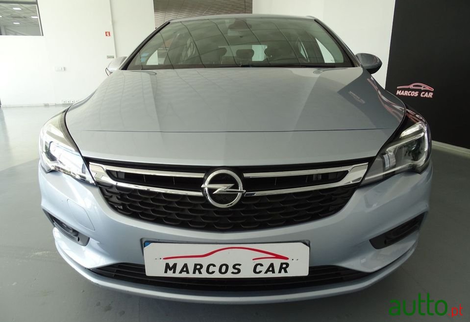 2018' Opel Astra photo #2