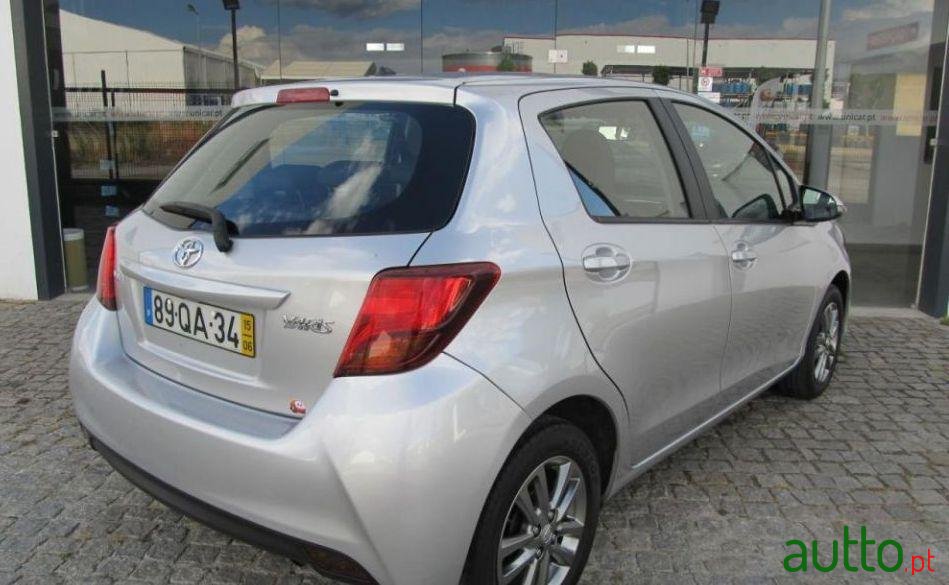 2015' Toyota Yaris photo #2