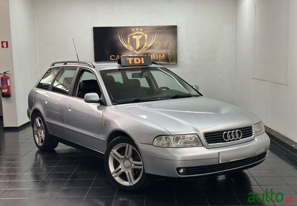 2002' Audi A4 Avant photo #1