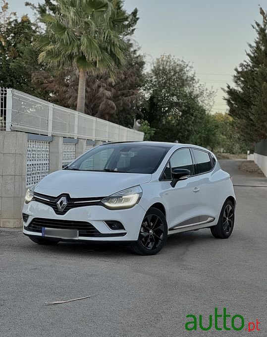 2017' Renault Clio photo #1
