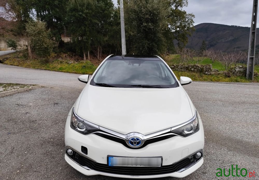 2017' Toyota Auris photo #3