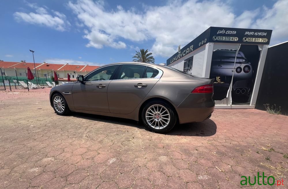 2016' Jaguar XE photo #2