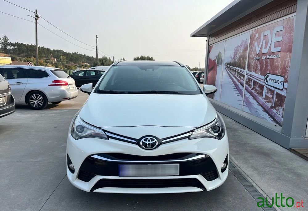 2016' Toyota Avensis Touring Sports photo #4