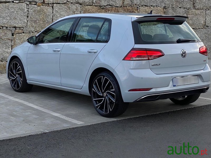 2017' Volkswagen Golf photo #5