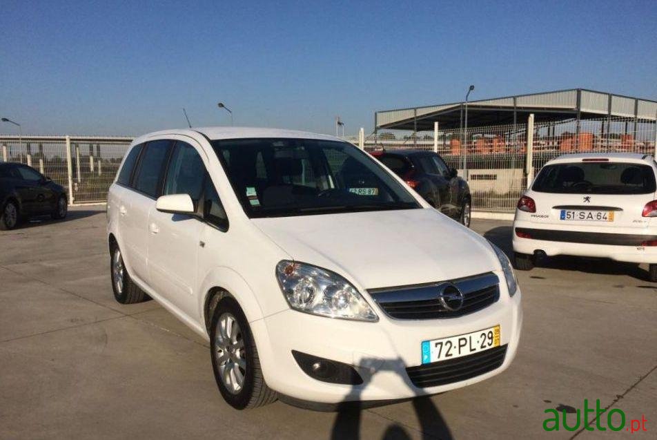 2009' Opel Zafira 1.9 Cdti Cosmo photo #2