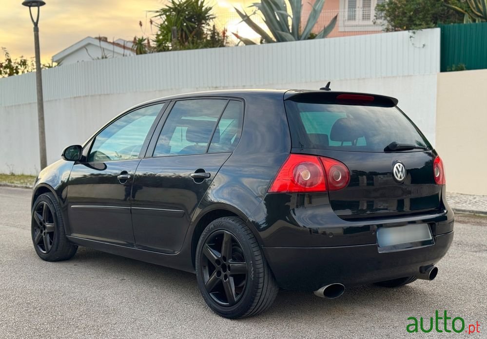 2004' Volkswagen Golf photo #4
