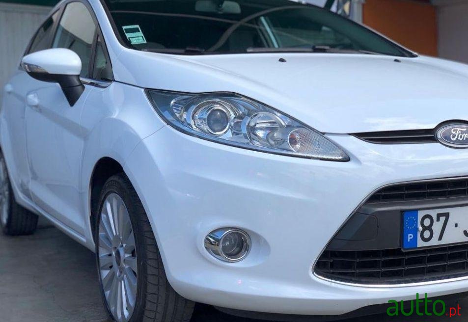 2010' Ford Fiesta Titanium photo #1
