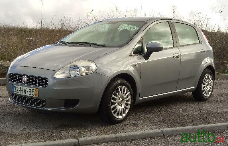 2009' Fiat Grande Punto 1.2 Free photo #4