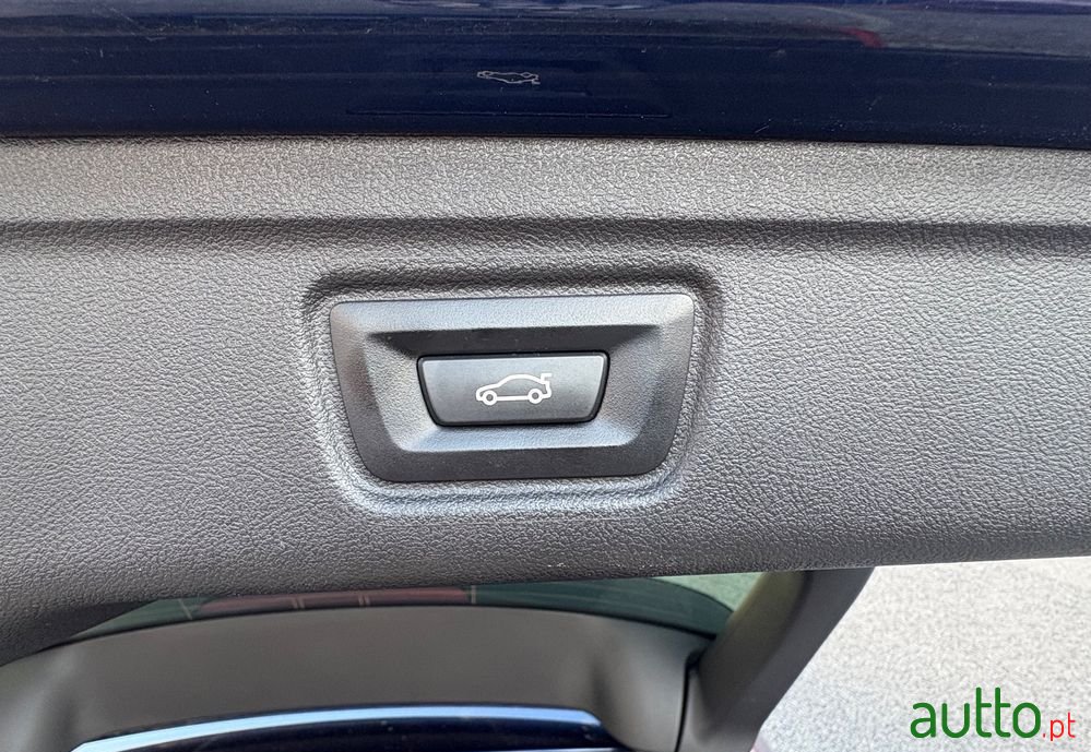 2020' BMW Série 3 D photo #6