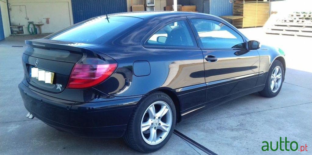 2004' Mercedes-Benz C-220 photo #1