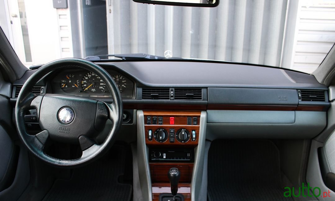 1994' Mercedes-Benz E-300 photo #5