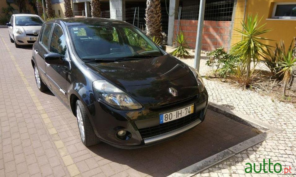 2009' Renault Clio 1.2 Eco2 Gps Edition photo #3
