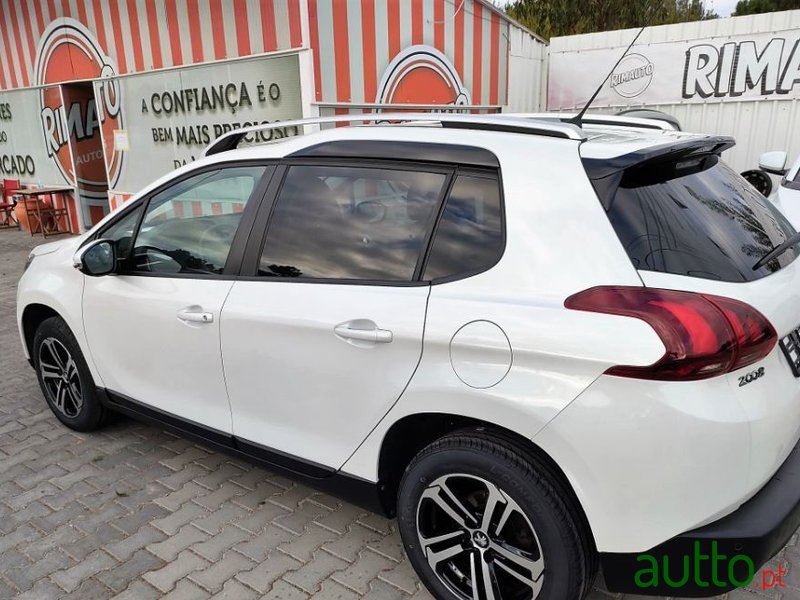 2016' Peugeot 2008 photo #2