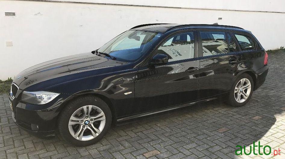 2010' BMW 318 Touring Navigation photo #2