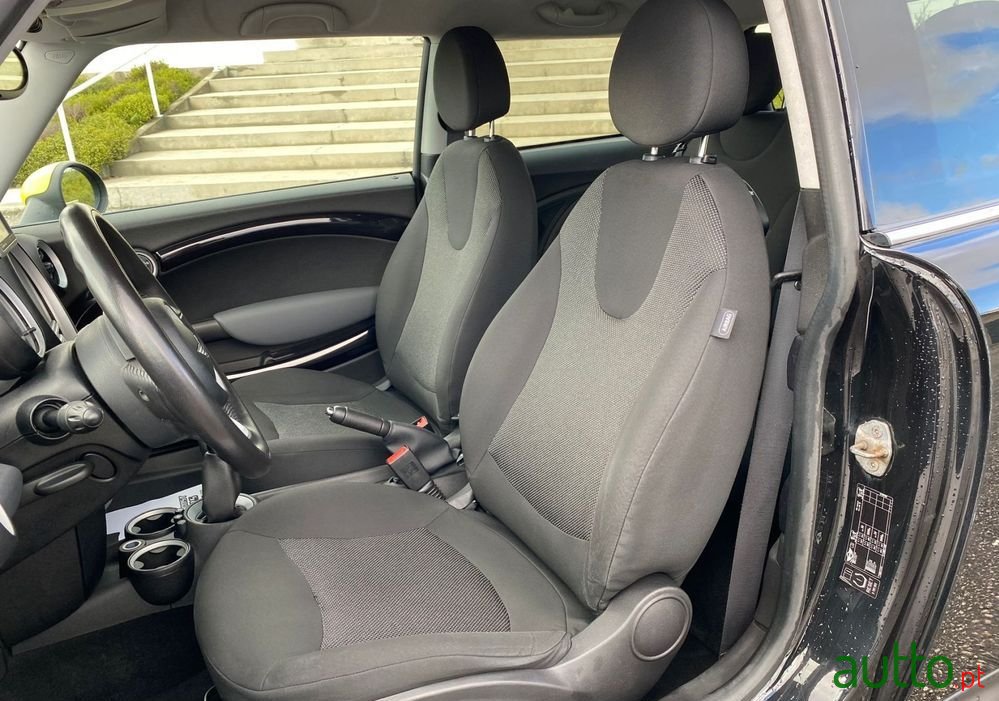 2010' MINI Cooper D photo #6