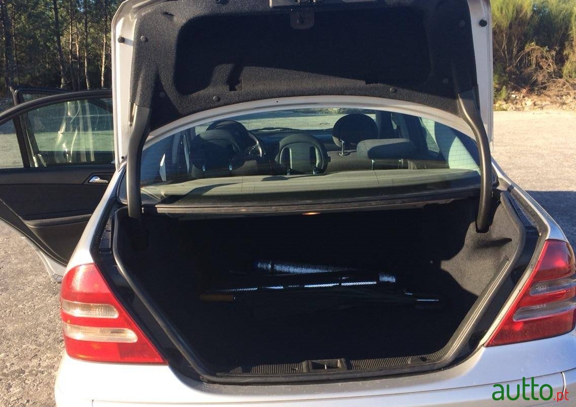 2003' Mercedes-Benz C-Class photo #3