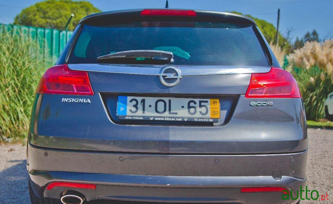 2011' Opel Insignia Sport Tourer photo #1