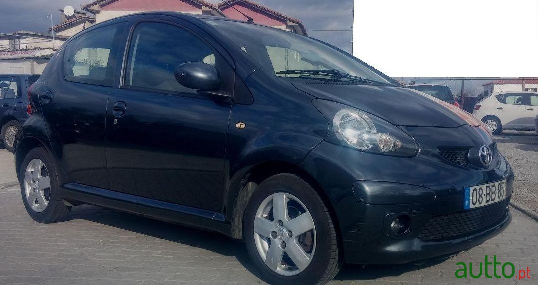 2005' Toyota Aygo photo #1