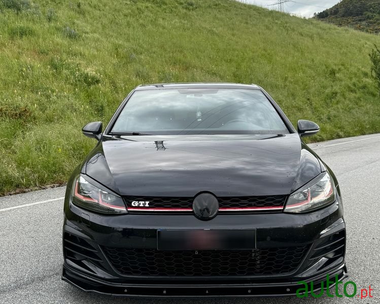 2017' Volkswagen Golf photo #1