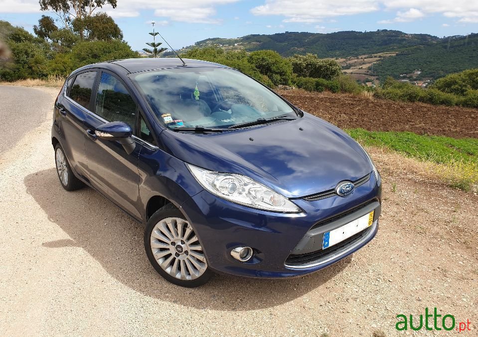 2010' Ford Fiesta photo #1