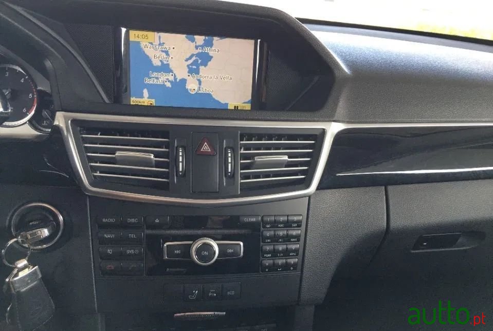 2012' Mercedes-Benz E-250 photo #6