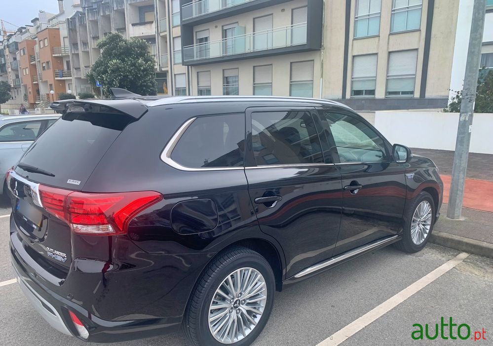 2019' Mitsubishi Outlander photo #3