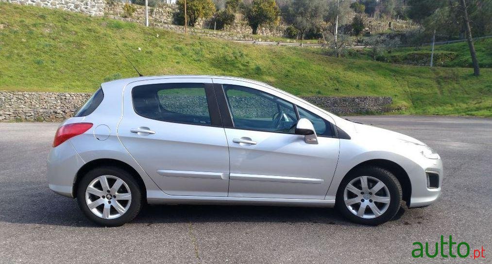 2013' Peugeot 308 1.6 E-Hdi Active photo #3