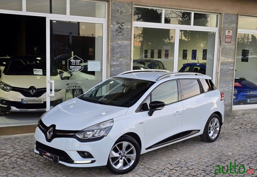 2017' Renault Clio Sport Tourer photo #1