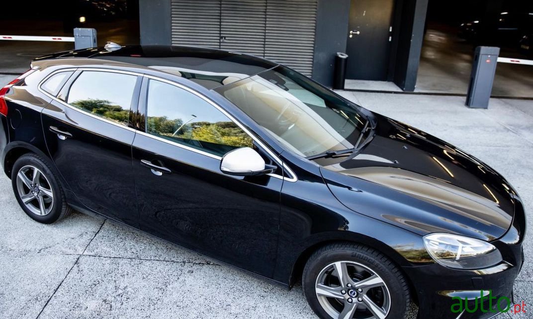 2015' Volvo V40 photo #1