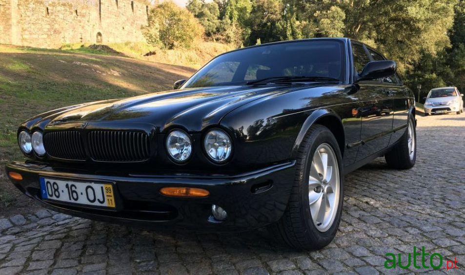 1999' Jaguar XJ 8 Executive  V8 photo #1