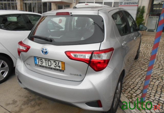 2017' Toyota Yaris photo #4