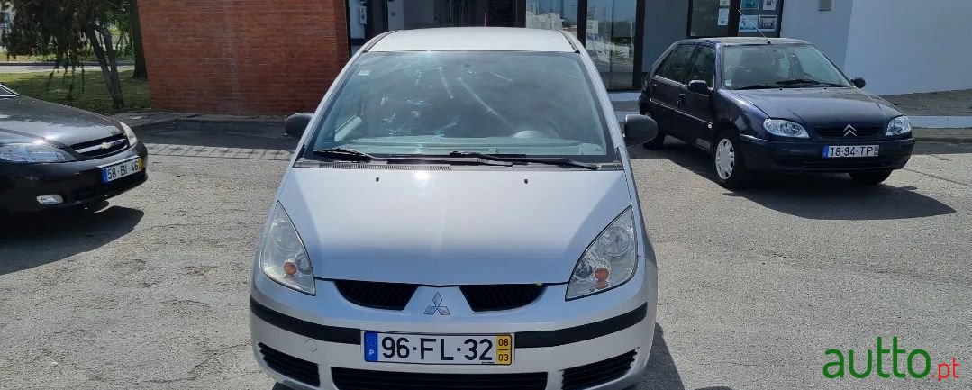 2008' Mitsubishi Colt photo #2