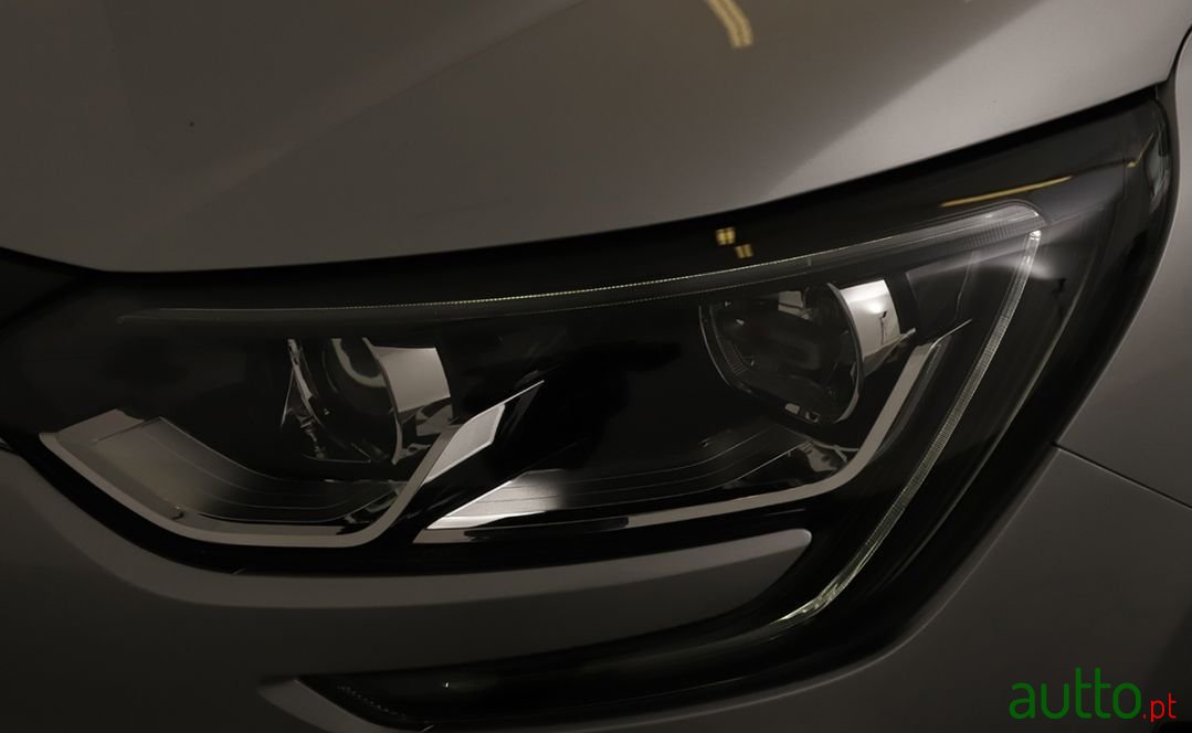 2020' Renault Megane Sport Tourer photo #6