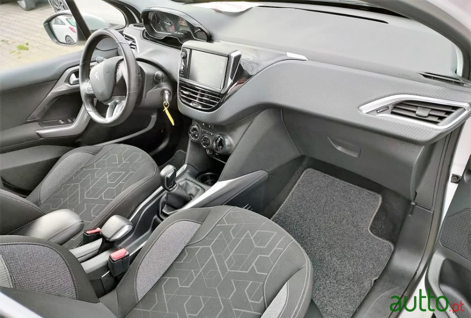 2016' Peugeot 2008 photo #4