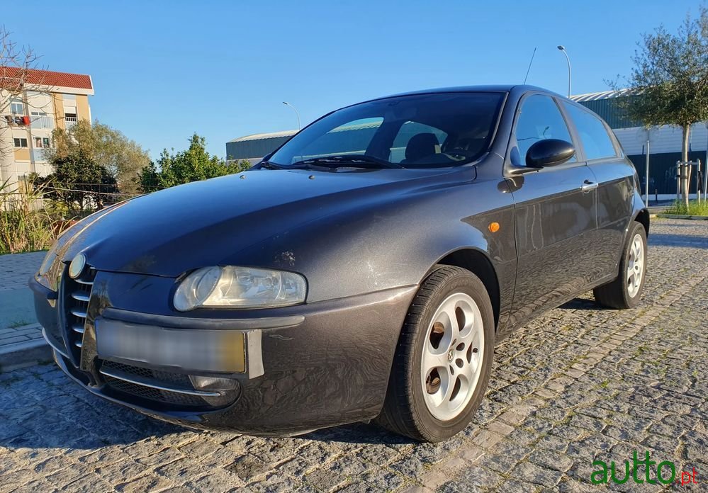 2004' Alfa Romeo 147 photo #1
