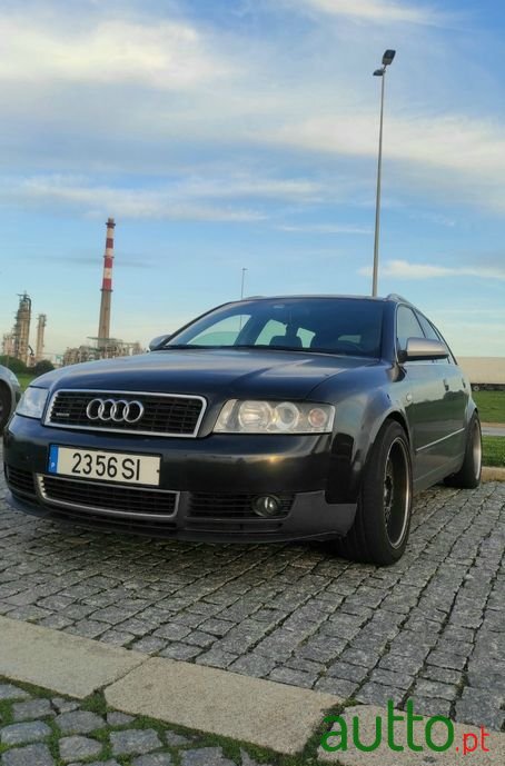 2001' Audi A4 Avant photo #1
