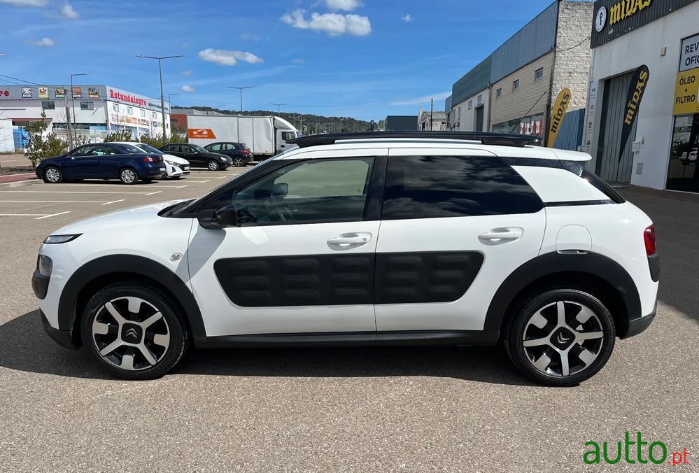 2017' Citroen C4 Cactus 1.6 Bluehdi Shine photo #2