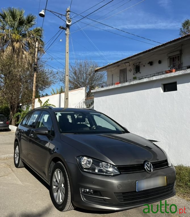 2016' Volkswagen Golf Variant photo #2