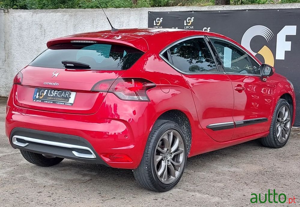 2011' Citroen DS4 photo #5