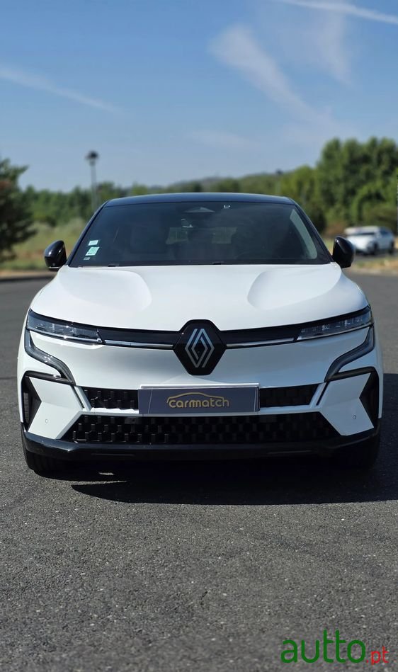 2022' Renault Megane E-Tech photo #2