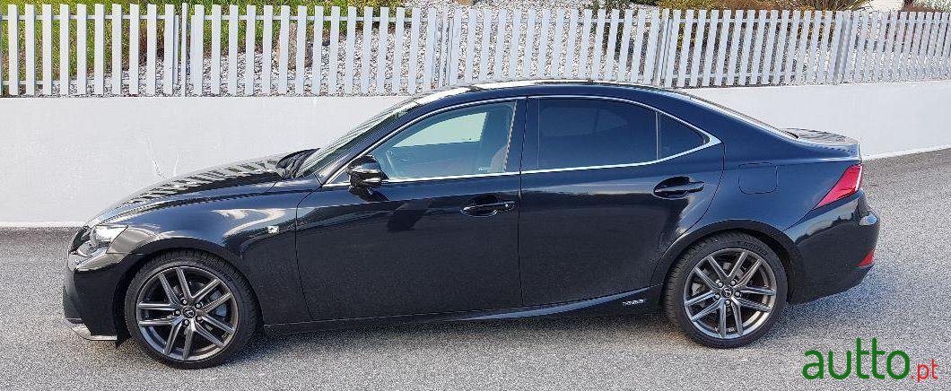 2014' Lexus Is-300H F-Sport photo #2