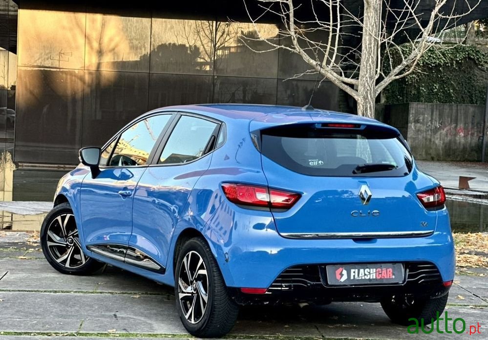 2013' Renault Clio photo #2