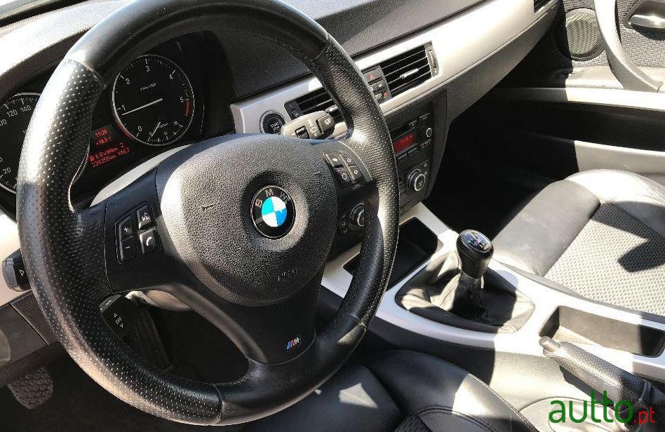 2009' BMW 320 Sport photo #1