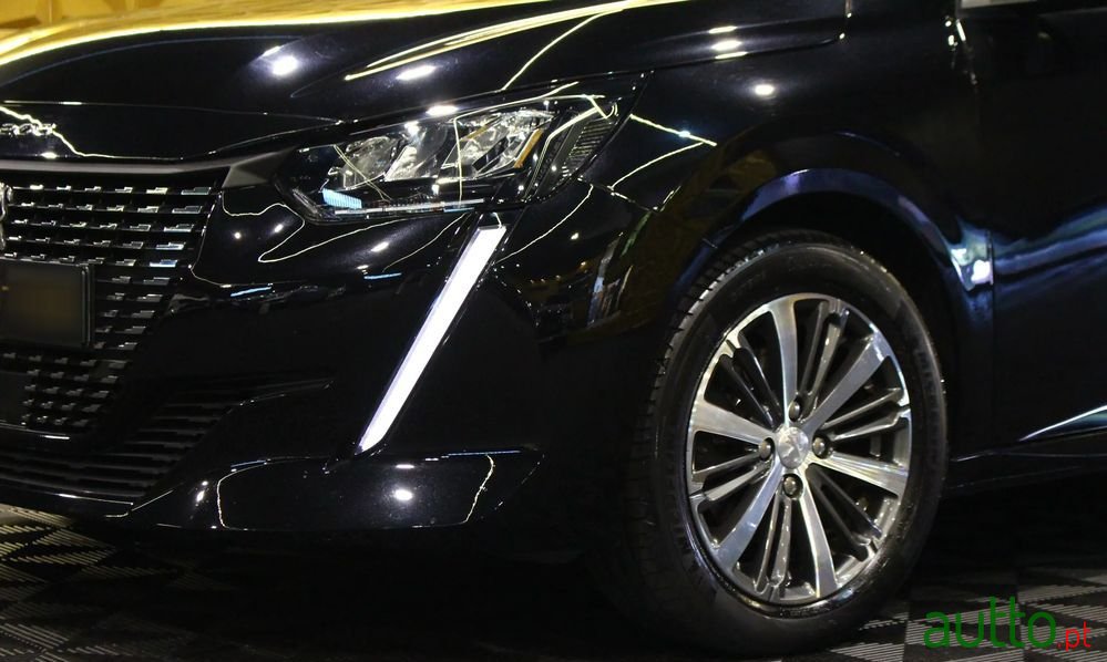 2020' Peugeot 208 photo #2