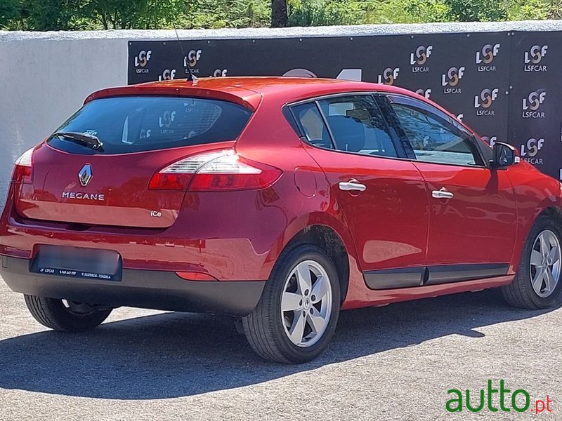 2010' Renault Megane photo #6