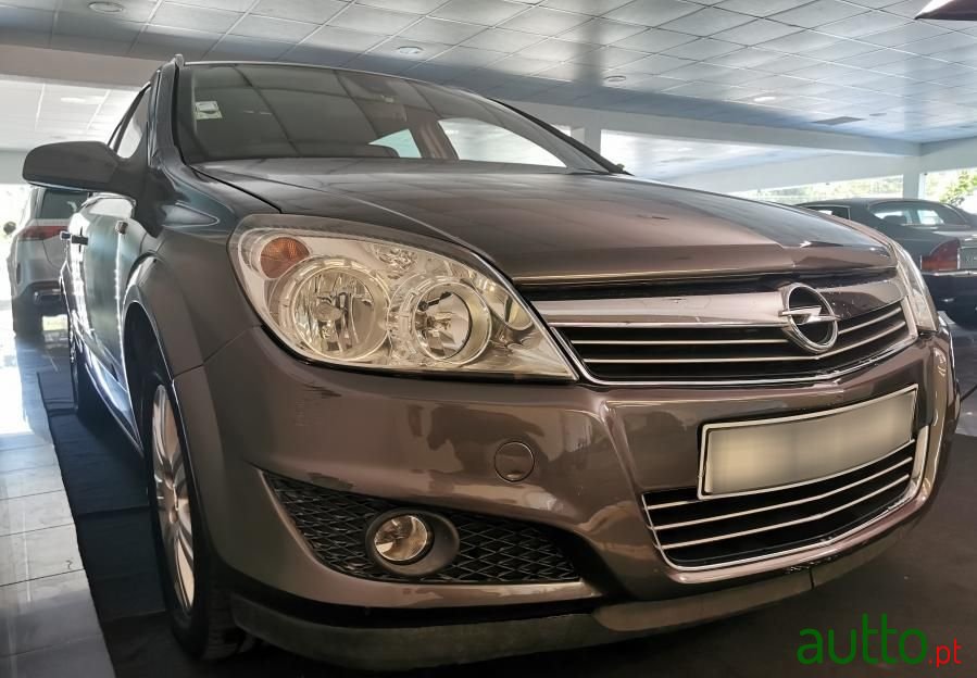 2008' Opel Astra Caravan photo #5